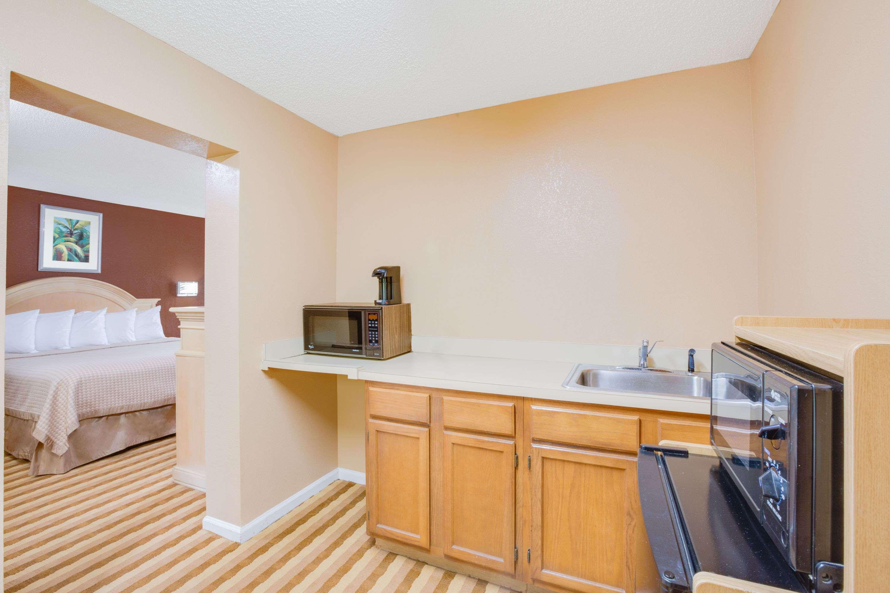 Columbus Inn And Suites エクステリア 写真