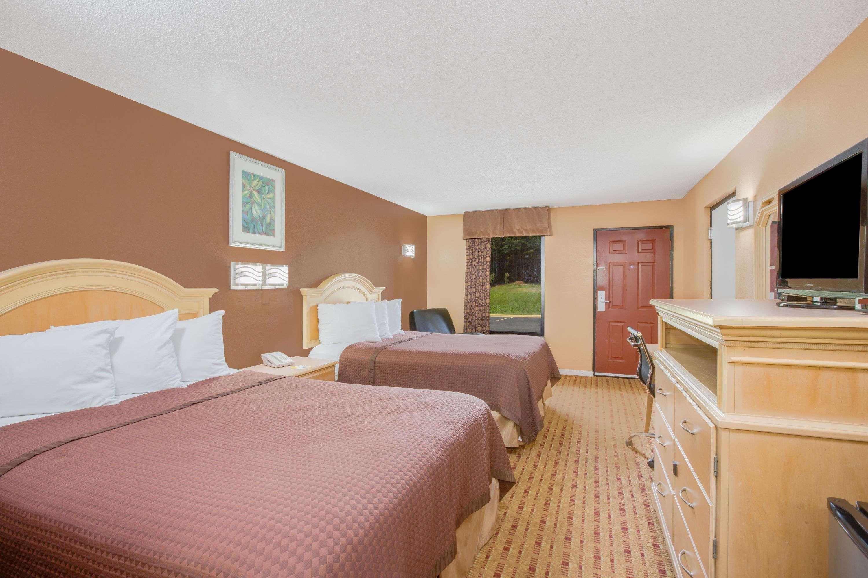 Columbus Inn And Suites エクステリア 写真