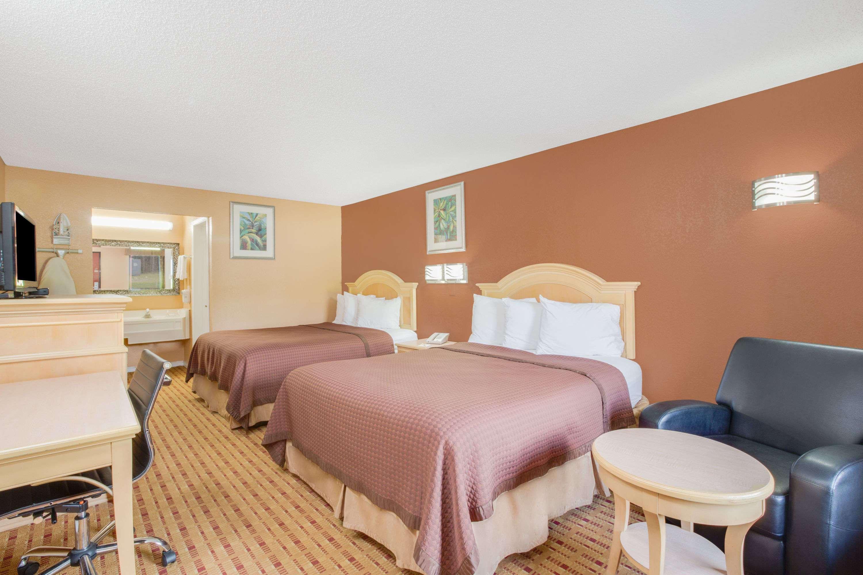 Columbus Inn And Suites エクステリア 写真