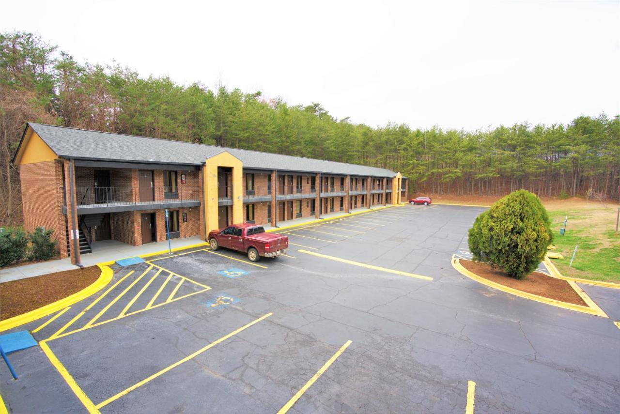 Columbus Inn And Suites エクステリア 写真