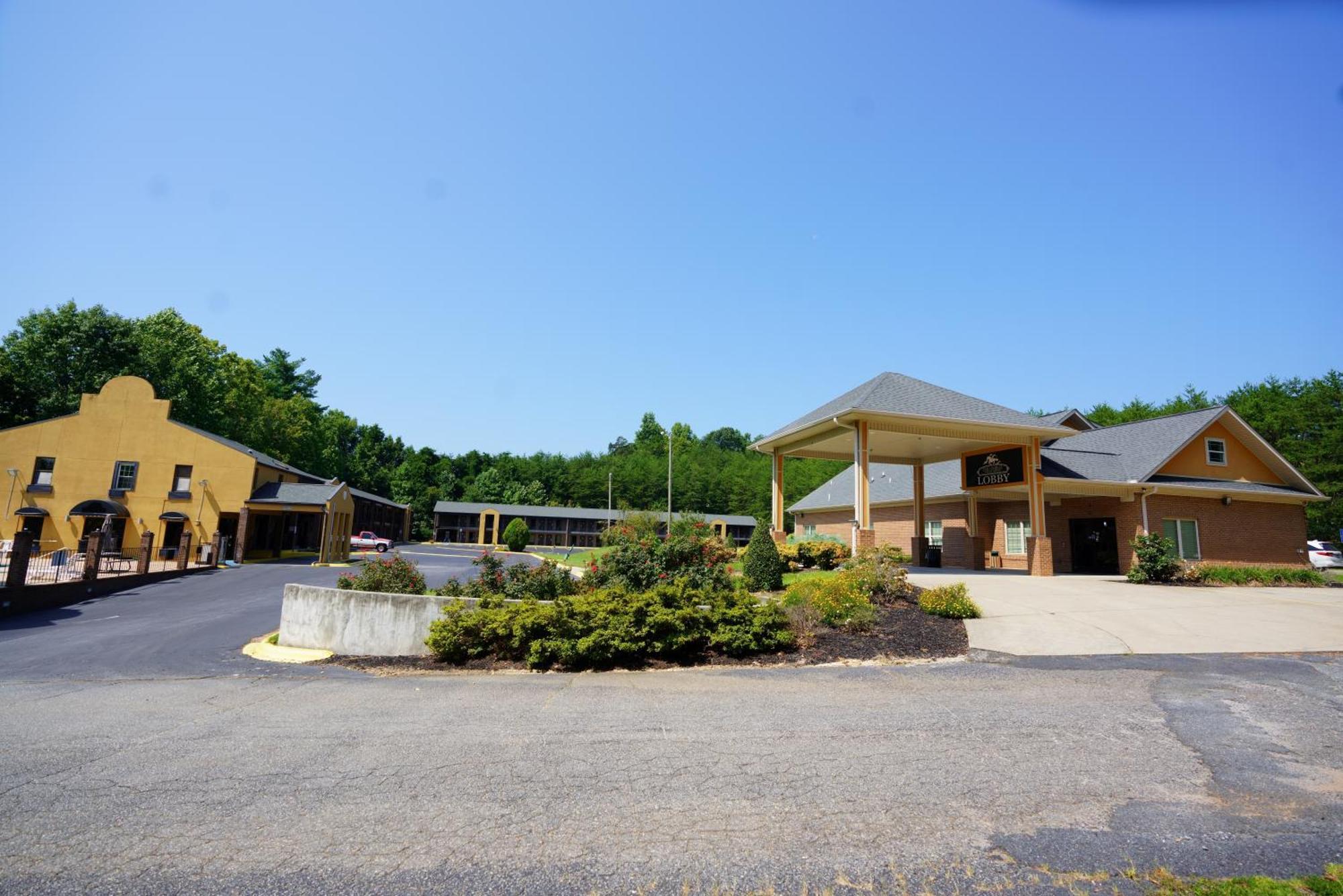 Columbus Inn And Suites エクステリア 写真