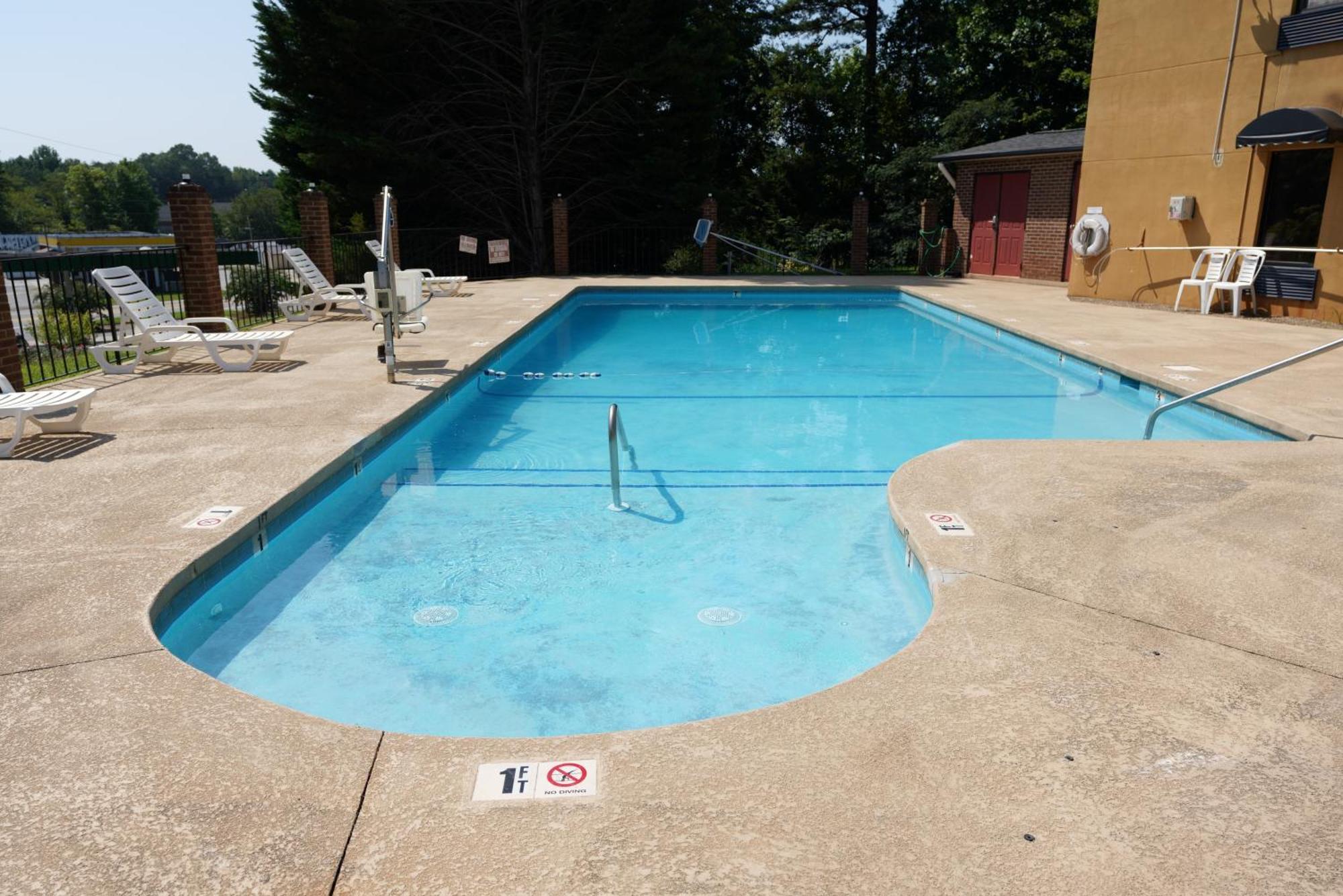 Columbus Inn And Suites エクステリア 写真