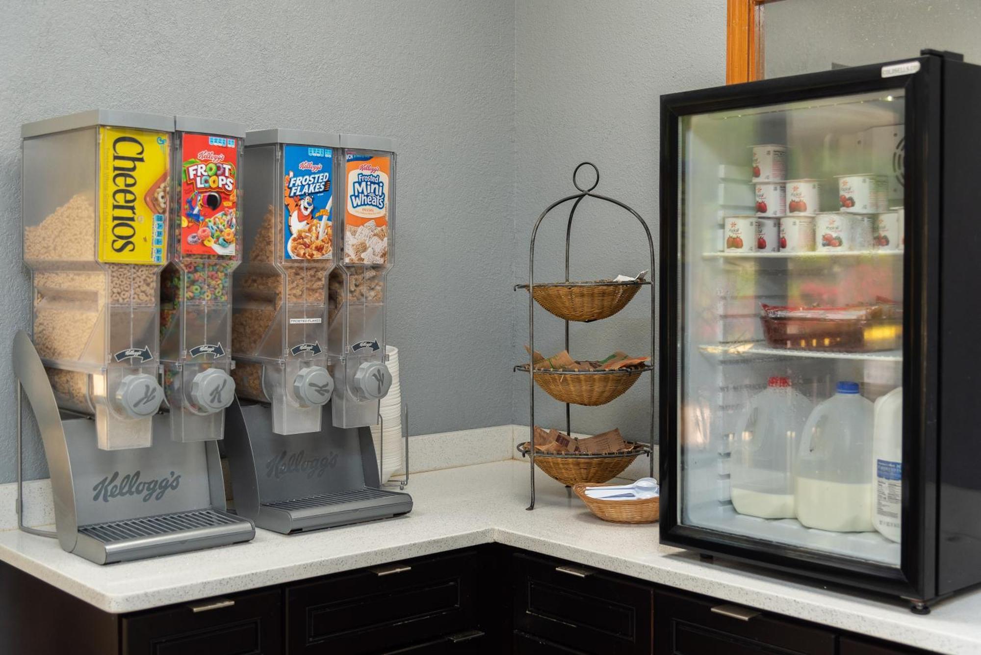 Columbus Inn And Suites エクステリア 写真