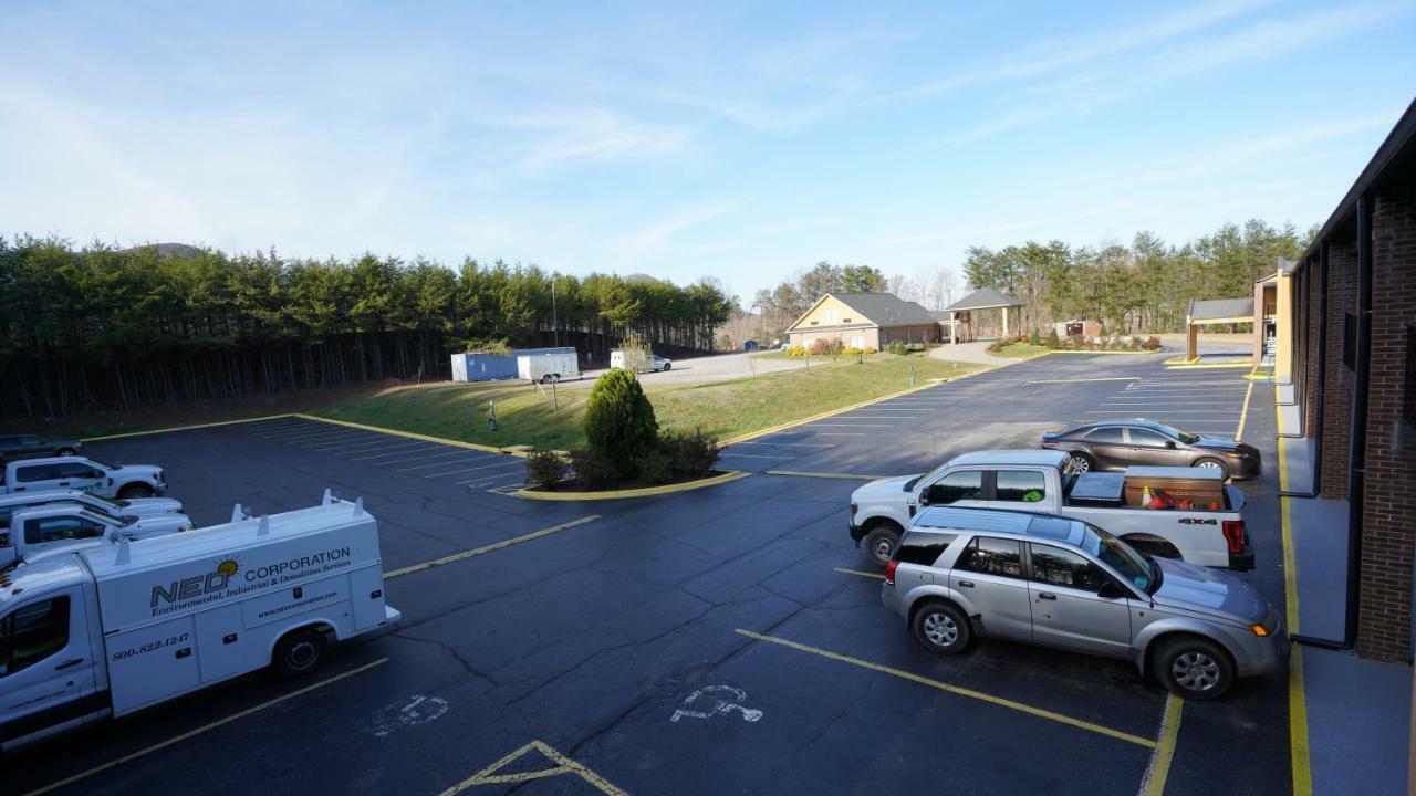 Columbus Inn And Suites エクステリア 写真
