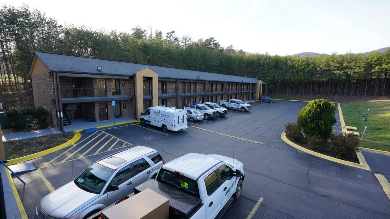 Columbus Inn And Suites エクステリア 写真